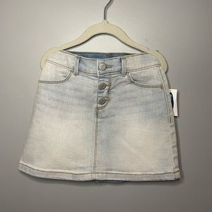 Old Navy- toddler jean skirt. New with tags. Size 4T